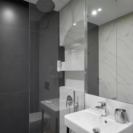 Aparthotel Adella Boutique - Free Secured Parking Sofia