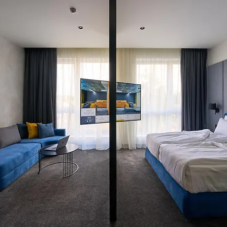 Adella Boutique - Free Secured Parking Aparthotel