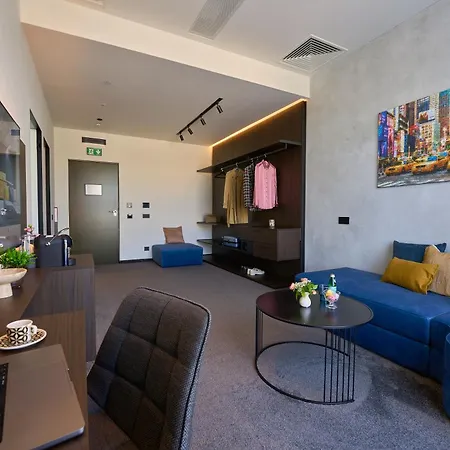 Adella Boutique - Free Secured Parking Aparthotel Sofia