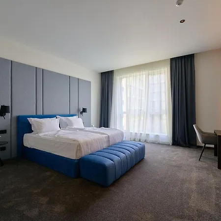 Adella Boutique - Free Secured Parking 4*