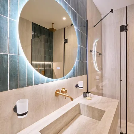 Adella Boutique - Free Secured Parking Апартхотел София