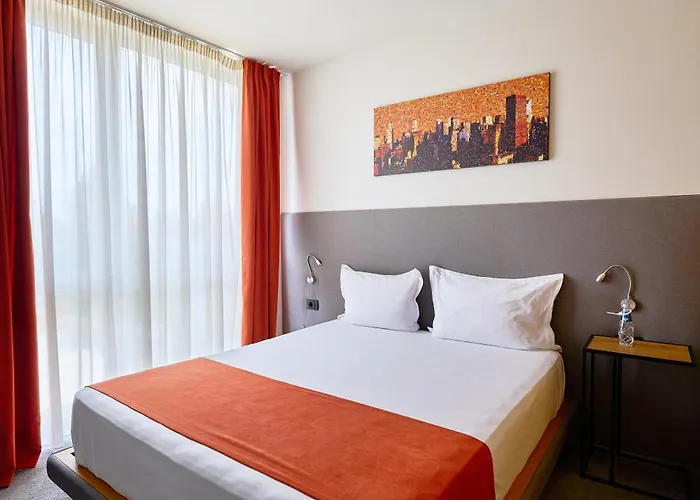Adella Boutique - Free Secured Parking Aparthotel 4*