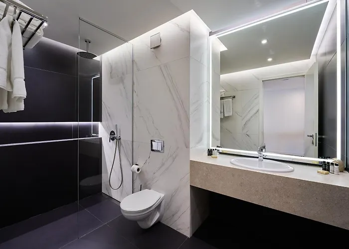 Aparthotel Adella Boutique - Free Secured Parking 4*