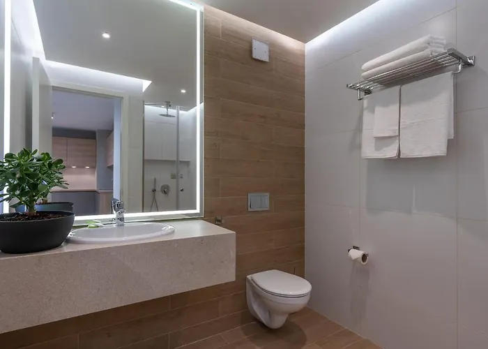 Adella Boutique - Free Secured Parking Aparthotel Sofia