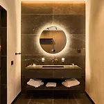 Hotel apartamentowy Adella Boutique - Free Secured Parking 4*