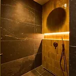 Adella Boutique - Free Secured Parking Hotel apartamentowy