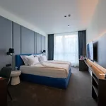 Apart-hotel Adella Boutique - Free Secured Parking