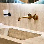 Adella Boutique - Free Secured Parking Apart-hotel