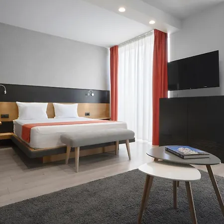 Adella Boutique - Free Secured Parking 4*