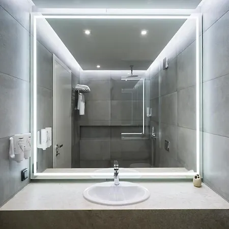 Adella Boutique - Free Secured Parking アパートホテル