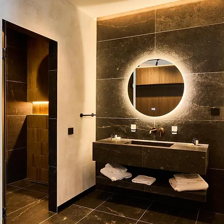 Adella Boutique - Free Secured Parking Aparthotel Sofia