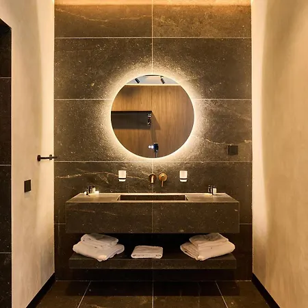 Adella Boutique - Free Secured Parking Sofía