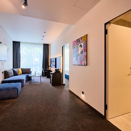 Adella Boutique - Free Secured Parking Appart hôtel