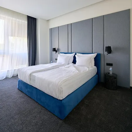 Adella Boutique - Free Secured Parking Hotel de apartamente 4*