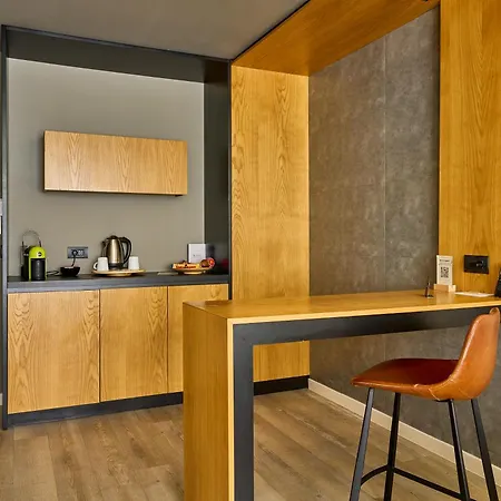 Adella Boutique - Free Secured Parking 4*