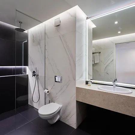 מלון דירות Adella Boutique - Free Secured Parking 4*