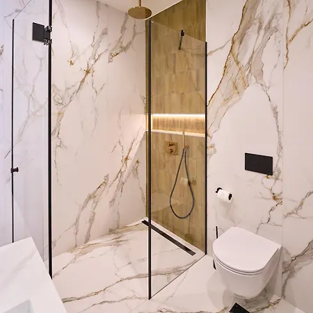 アパートホテル Adella Boutique - Free Secured Parking