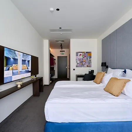 Adella Boutique - Free Secured Parking Apartahotel 4*