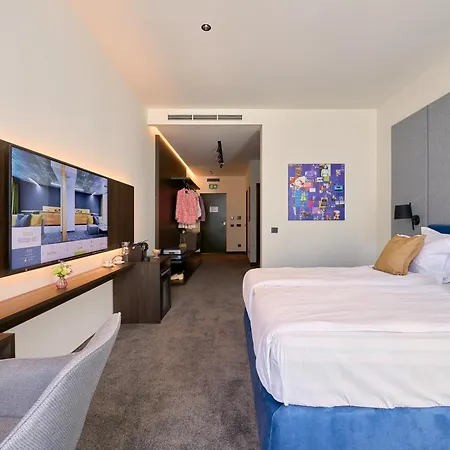 Adella Boutique - Free Secured Parking 4*