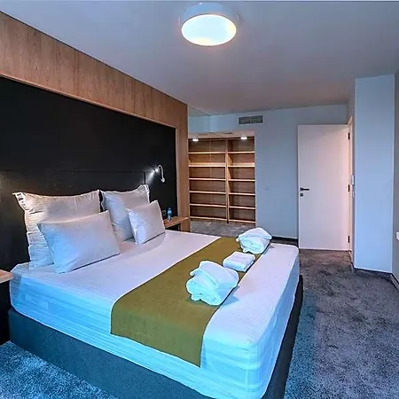 Adella Boutique - Free Secured Parking 4* Sofya