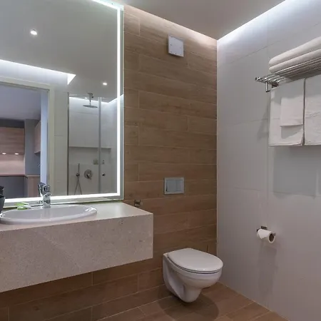 Adella Boutique - Free Secured Parking アパートホテル ソフィア