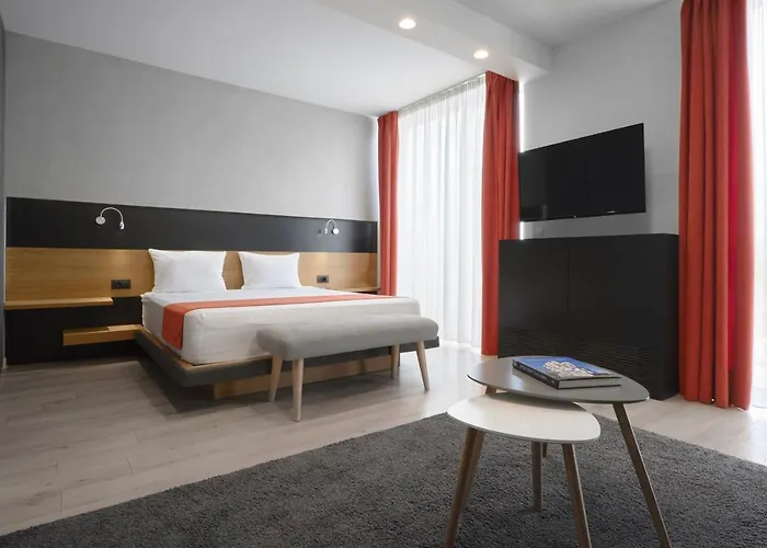 Adella Boutique - Free Secured Parking 4*