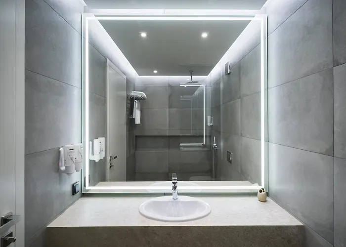 Adella Boutique - Free Secured Parking Apart Otel