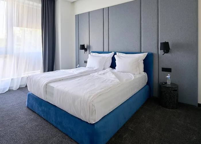 Adella Boutique - Free Secured Parking Aparthotel 4*