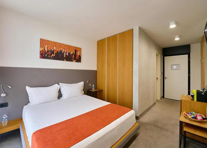 Adella Boutique - Free Secured Parking 4*