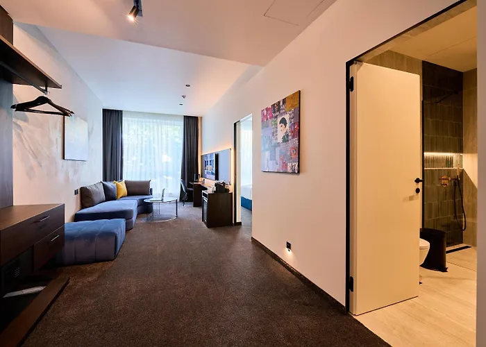 Adella Boutique - Free Secured Parking 아파트호텔