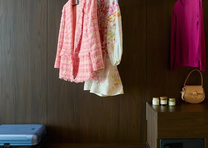 Adella Boutique - Free Secured Parking 소피아