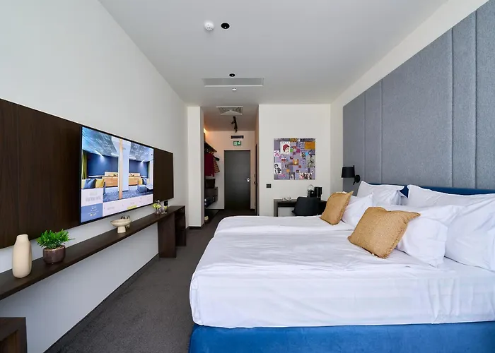 Adella Boutique - Free Secured Parking Apart Otel 4*