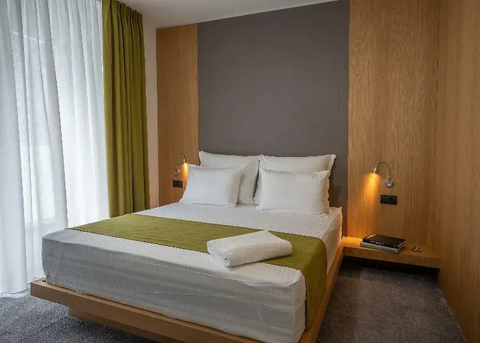 Adella Boutique - Free Secured Parking 4* Sofya